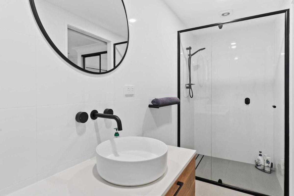 Stunning 2 Bedroom *