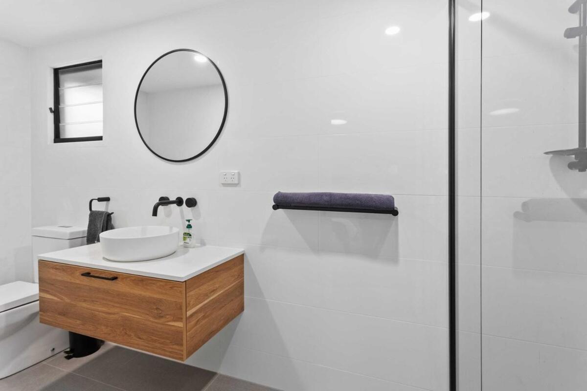 Stunning 2 Bedroom Apartment *