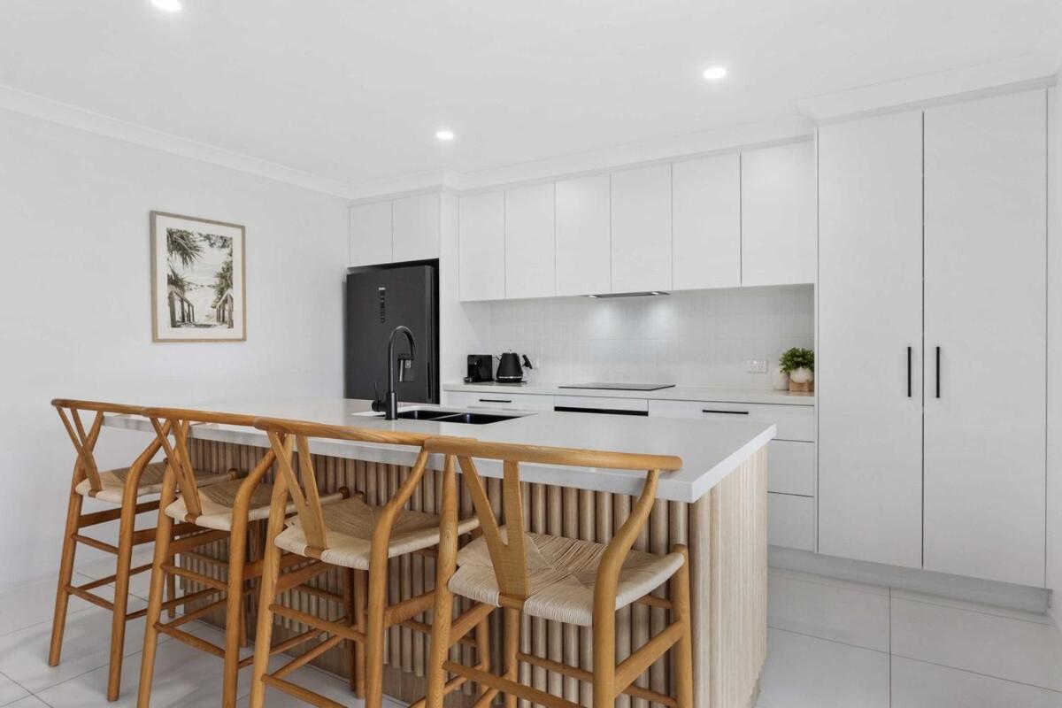 Apartment Stunning 2 Bedroom *